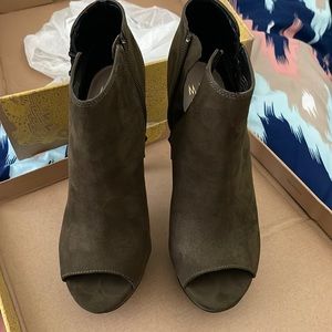 Mix no.6 olive green booties size 7.5 never worn